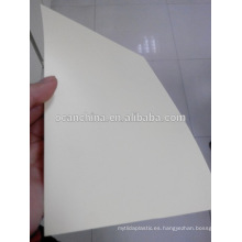 Película rígida blanca del PVC, película plástica mate blanca fina del PVC para la impresión en offset